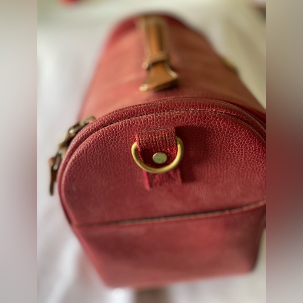 Jump for Boyt Solera Red Large Pebbled Beauty Toiletries Case Travel - Picture 10 of 13